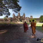 monks angkor wat temple