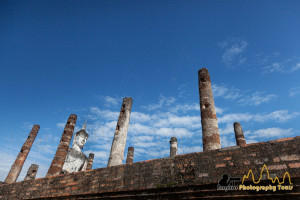 Seated Buddha at Wat Mahathat temple