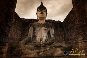 Seated Buddha at Wat Mahathat temple