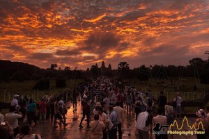 angkor wat tourist crowd sunrise equinox