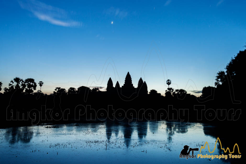 angkor wat sunrise reflection