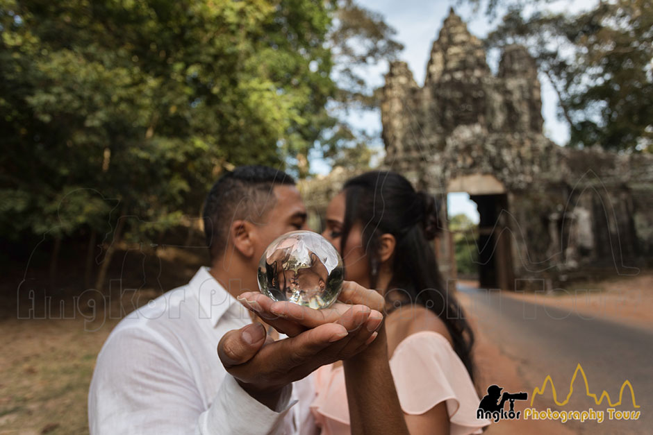 lens ball photography ideas for couples