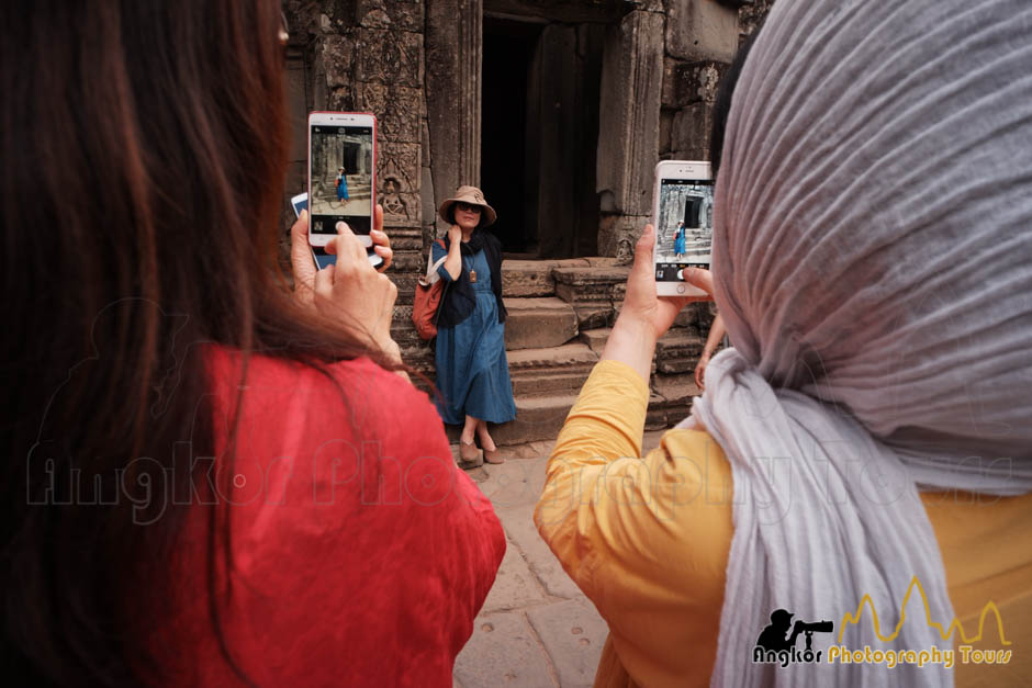 chinese tourists smartphone angkor