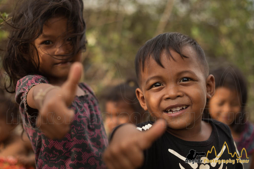 happy cambodian kids photo tour
