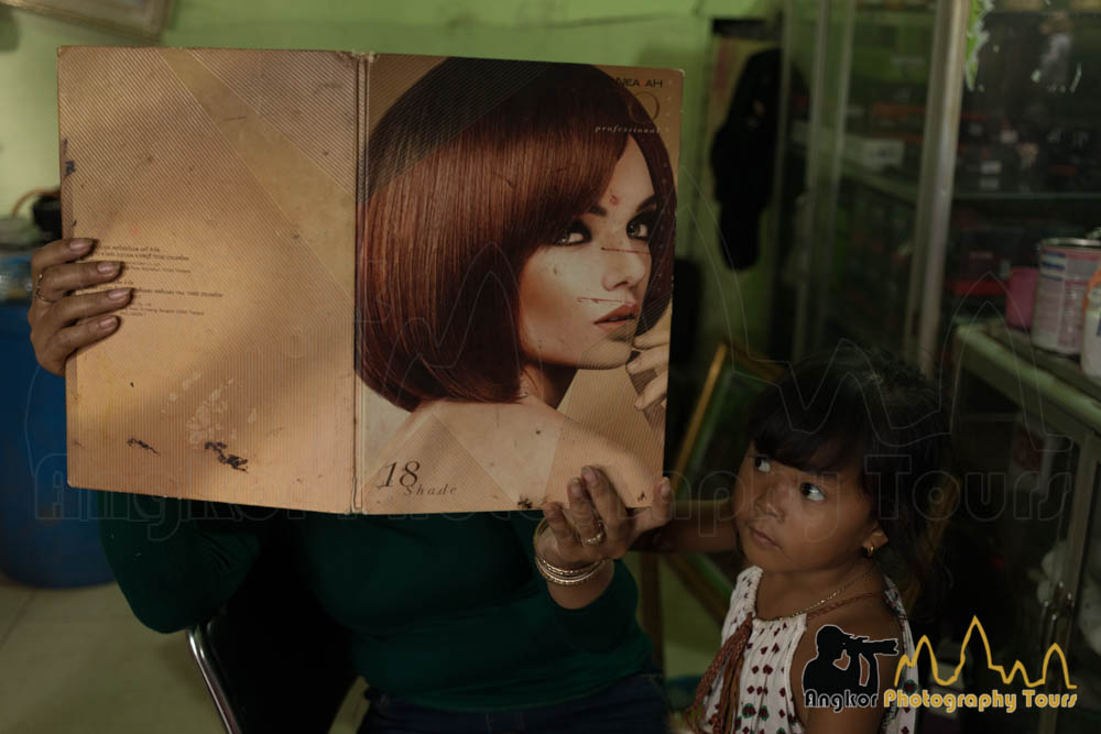 daughter and mother at hairdresser market siem reap