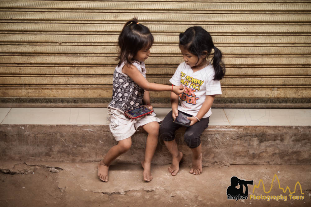 siem reap kids playing cambodia market