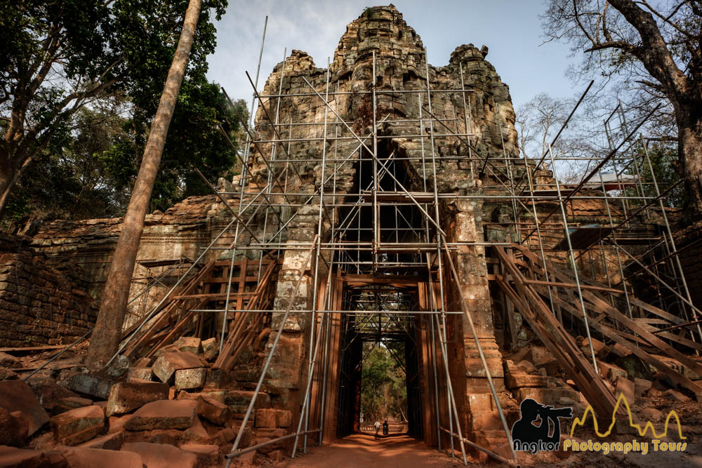 angkor rthom west gate, Archaeology Cambodia
