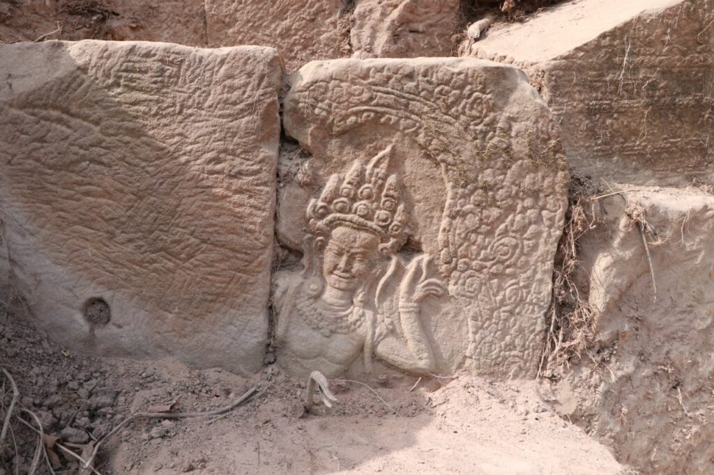 apsara carving west gate angkor thom