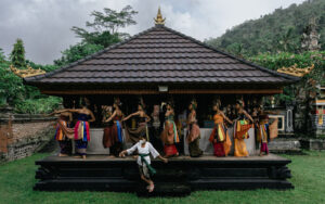 rejang dance ceremony